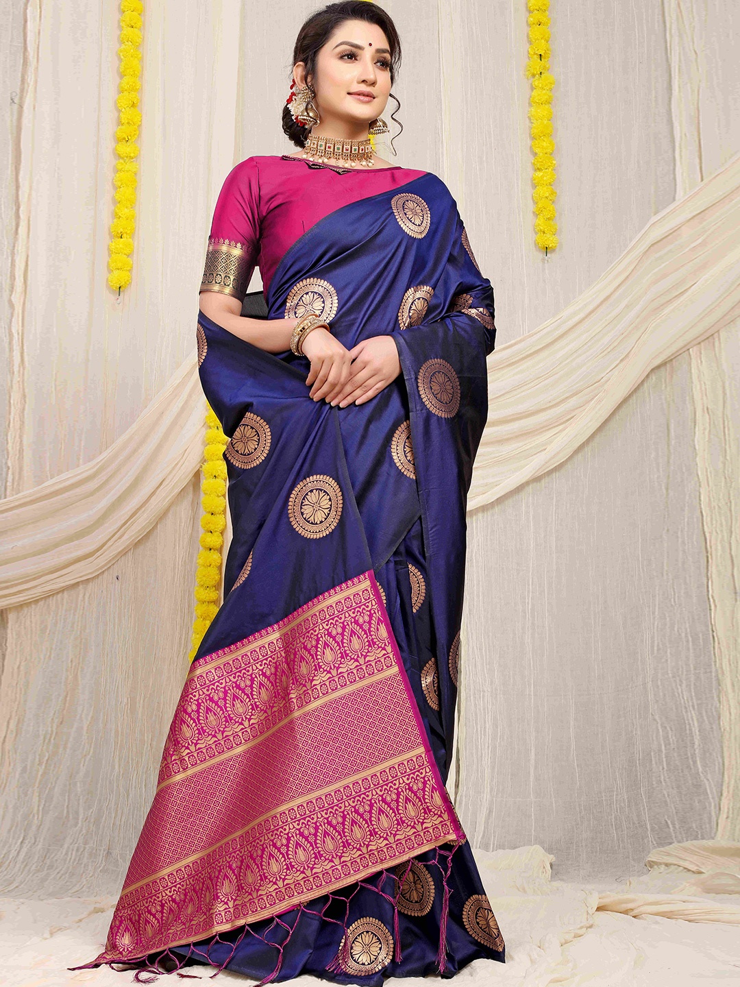 

amirat Chakrani Woven Design Zari Pure Silk Banarasi Saree, Navy blue