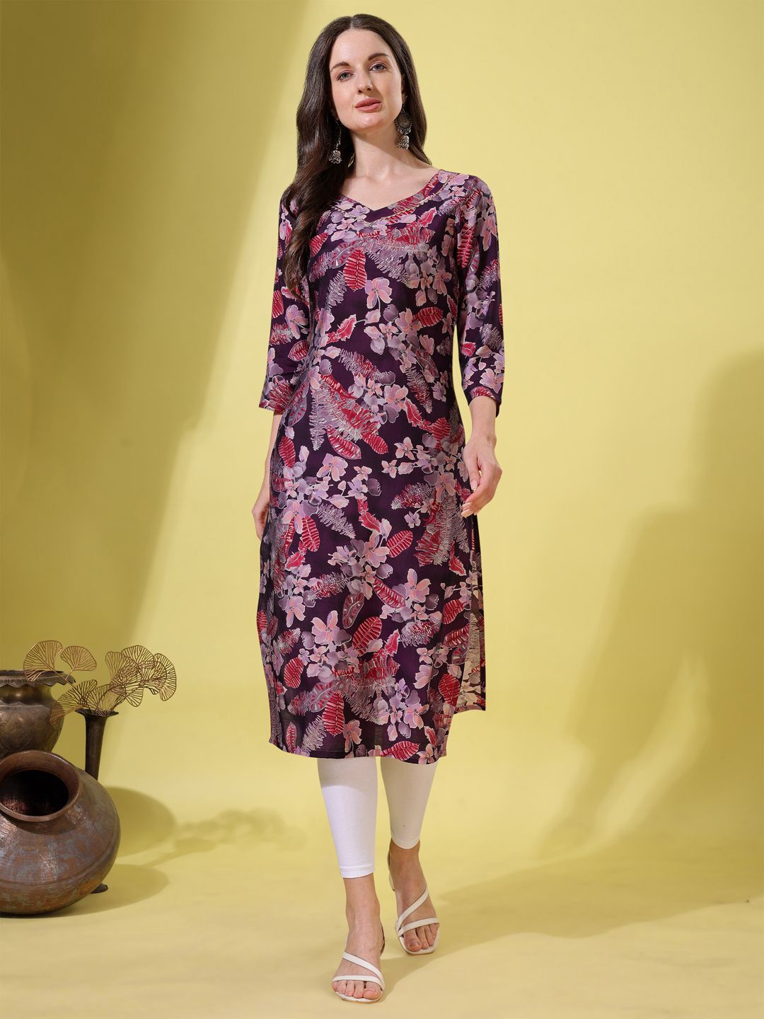 

Tikhi Imli Floral Printed Gotta Patti Kurta, Burgundy