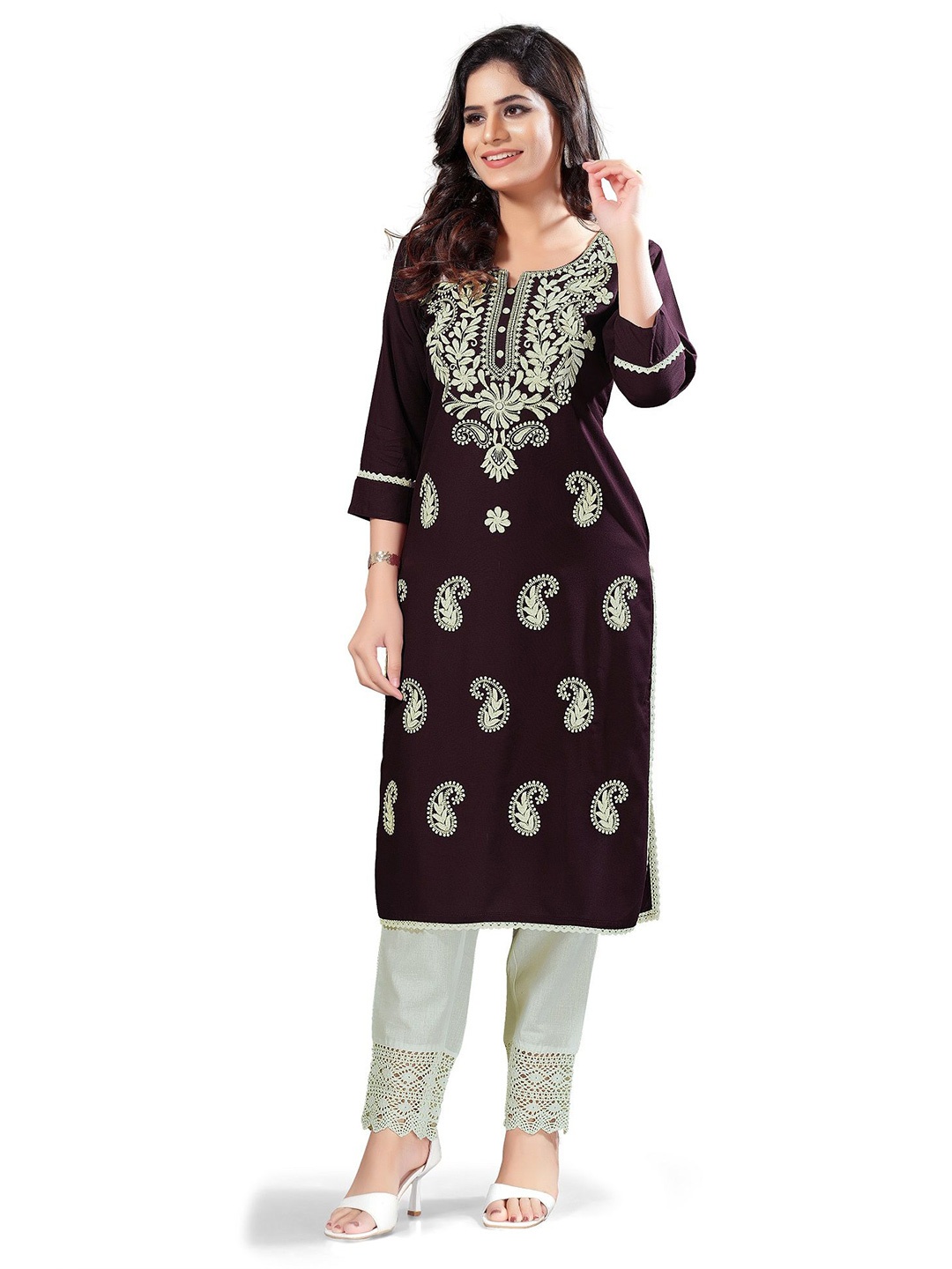 

DREAM & DZIRE Paisley Embroidered Chikankari Round Neck Pure Cotton Straight Kurta, Maroon