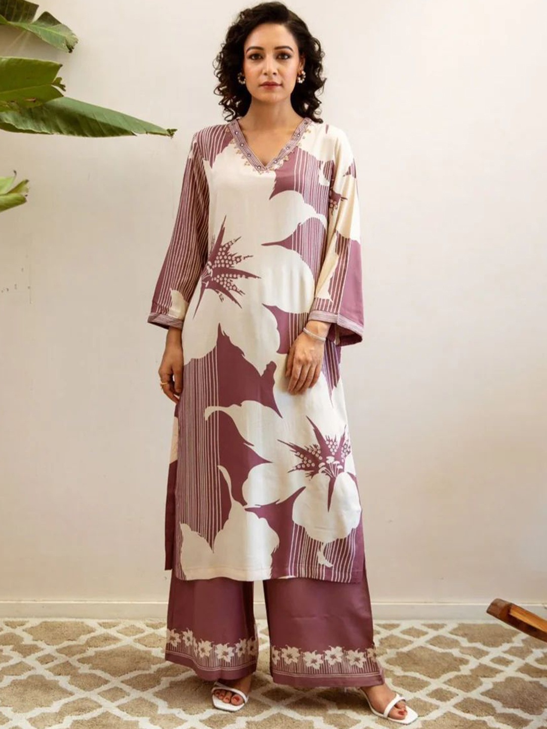 

Anouk Women Floral Printed Regular Zardozi Kurta with Palazzos, Mauve