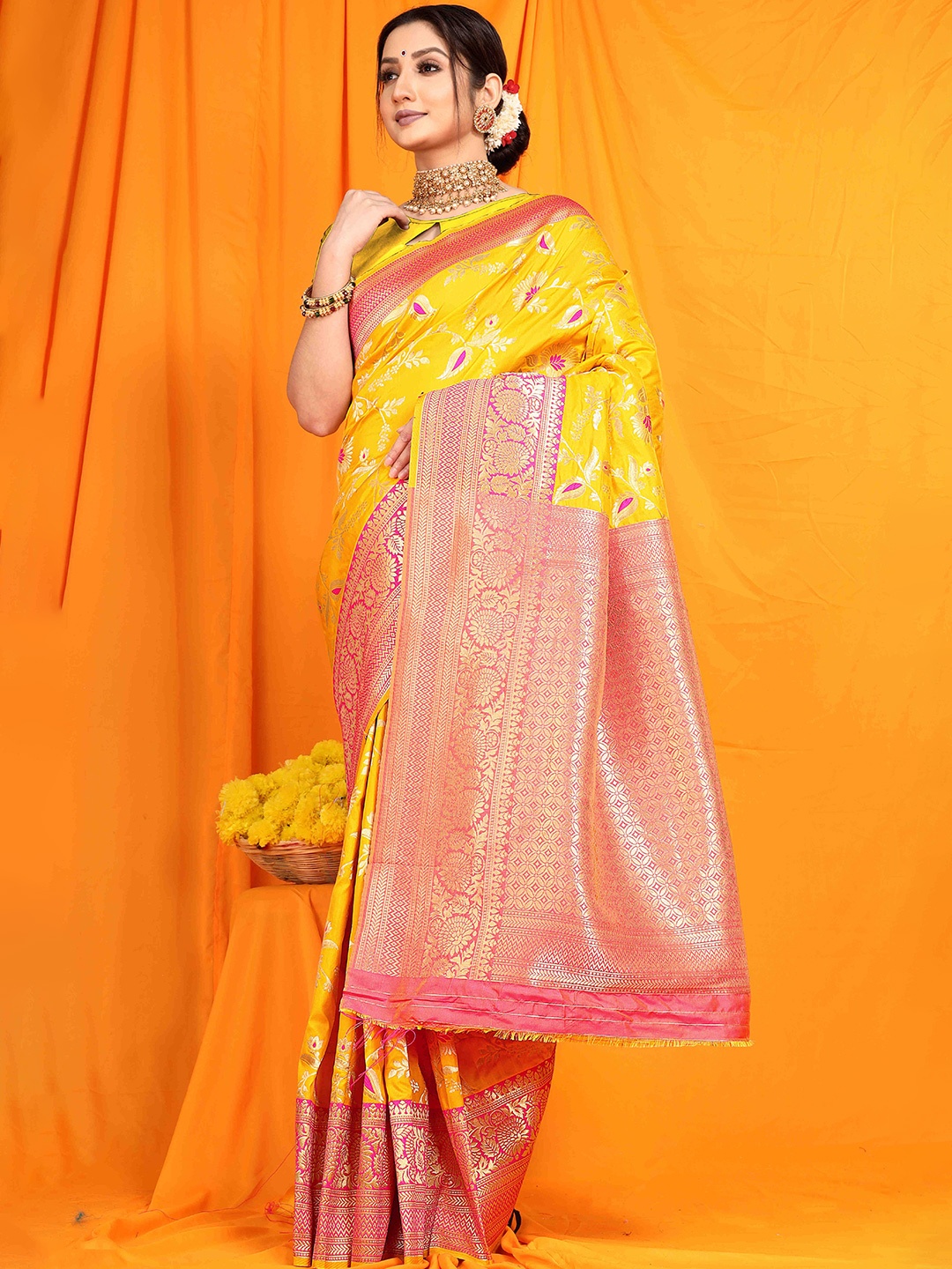 

amirat Woven Design Zari Pure Silk Banarasi Saree, Yellow