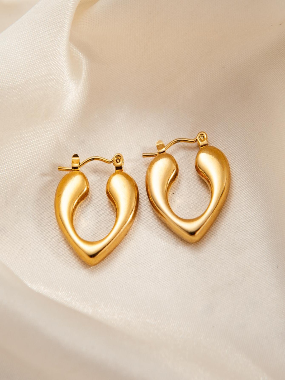 

DIVASTRI Stainless Steel Gold-Plated Geometric Hoop Earrings