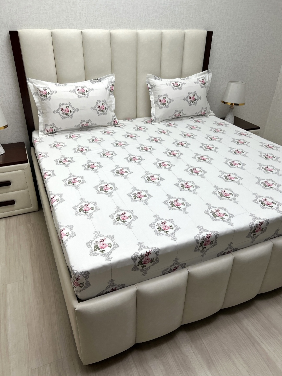 

Pure Decor Royal Passion White Printed Pure Cotton 230 TC Queen Bedsheet set 2.28m x 2.54m