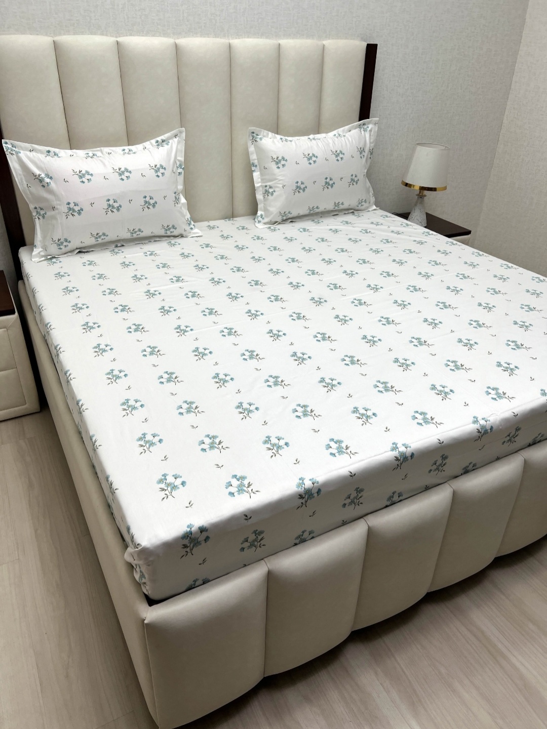 

Pure Decor White & Blue Floral Pure Cotton 260 TC Queen Bedsheet Set 2.28 m x 2.54 m