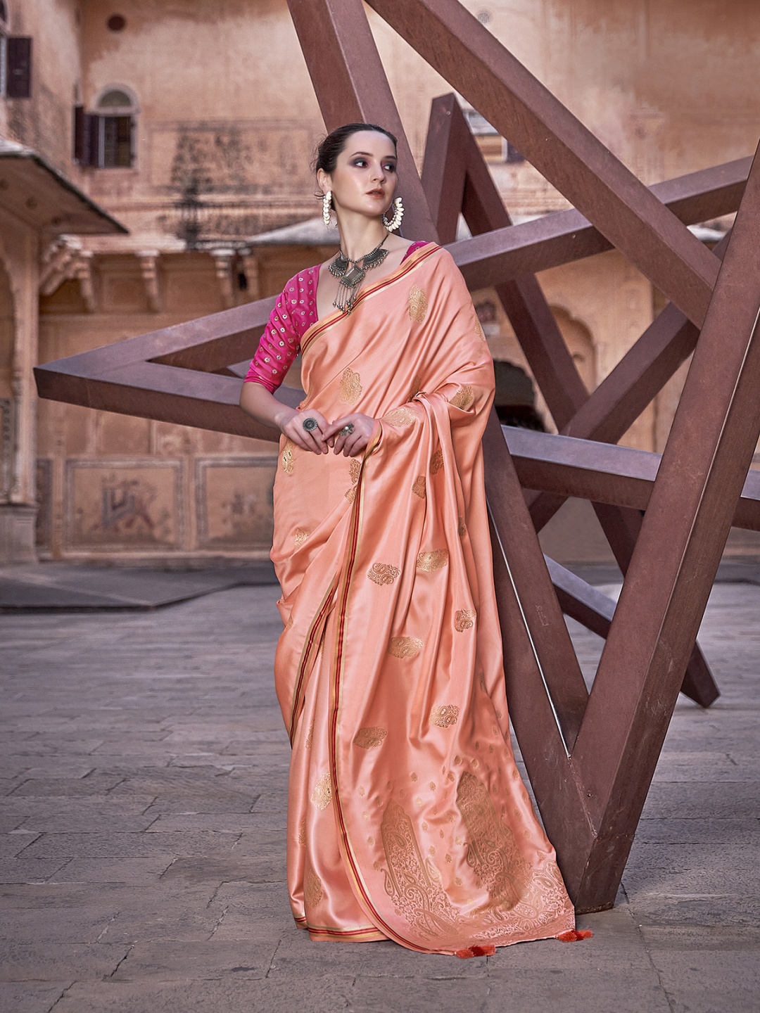 

AVANSHEE Ethnic Motifs Zari Satin Saree with Unstitched Blouse Piece., Orange