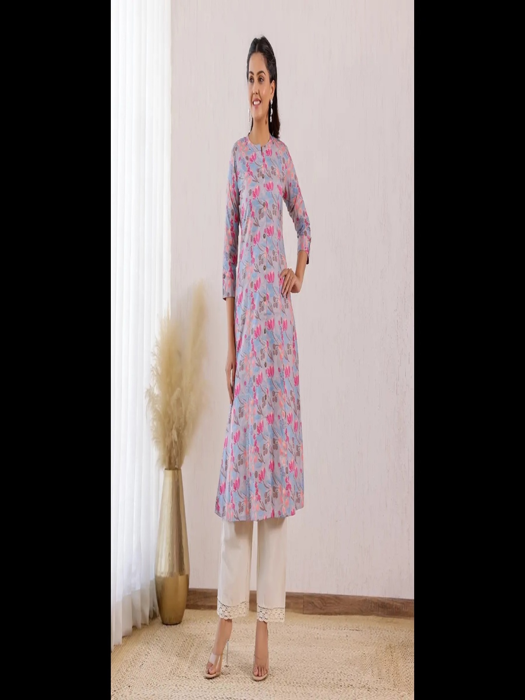

Vivika Floral Printed Floral Kurta, Blue