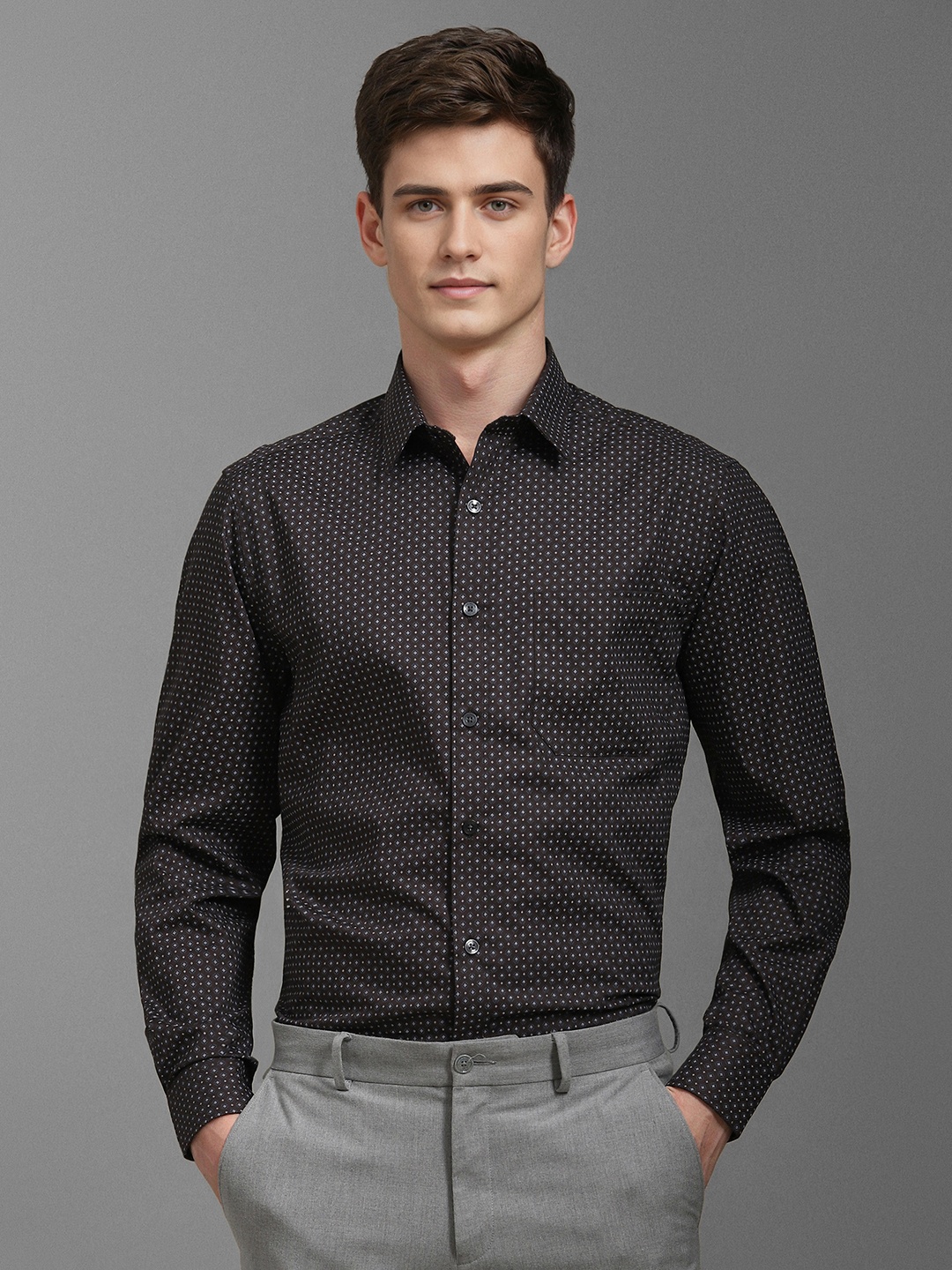 

Louis Philippe Men Classic Fit Spread Collar Geometric Printed Cotton Formal Shirt, Brown