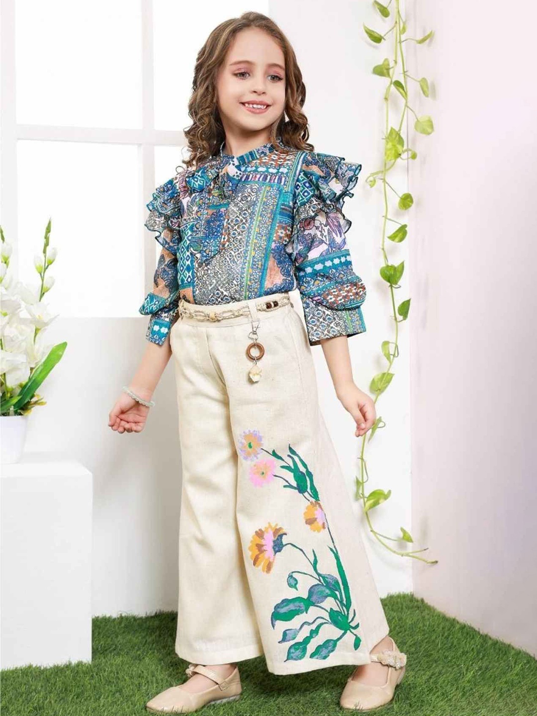 

Lagorii Girls Printed Crop Top With Cream Pant Set, Blue