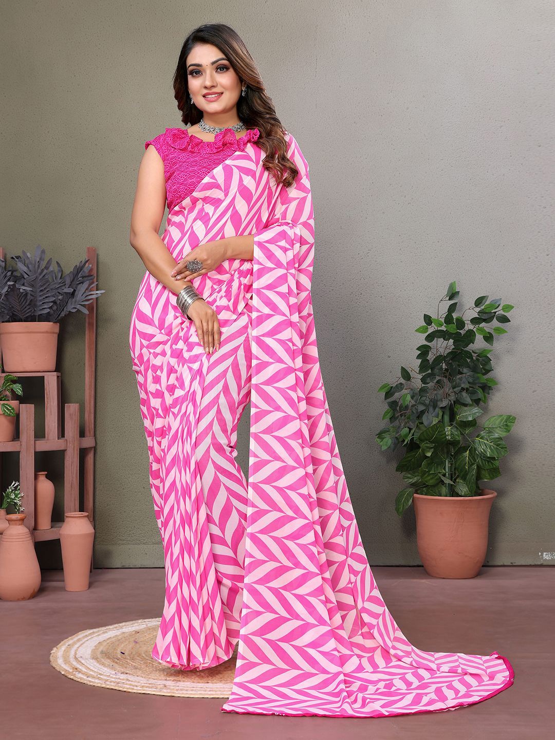 

Moda Rapido Geometric Printed Saree, Pink