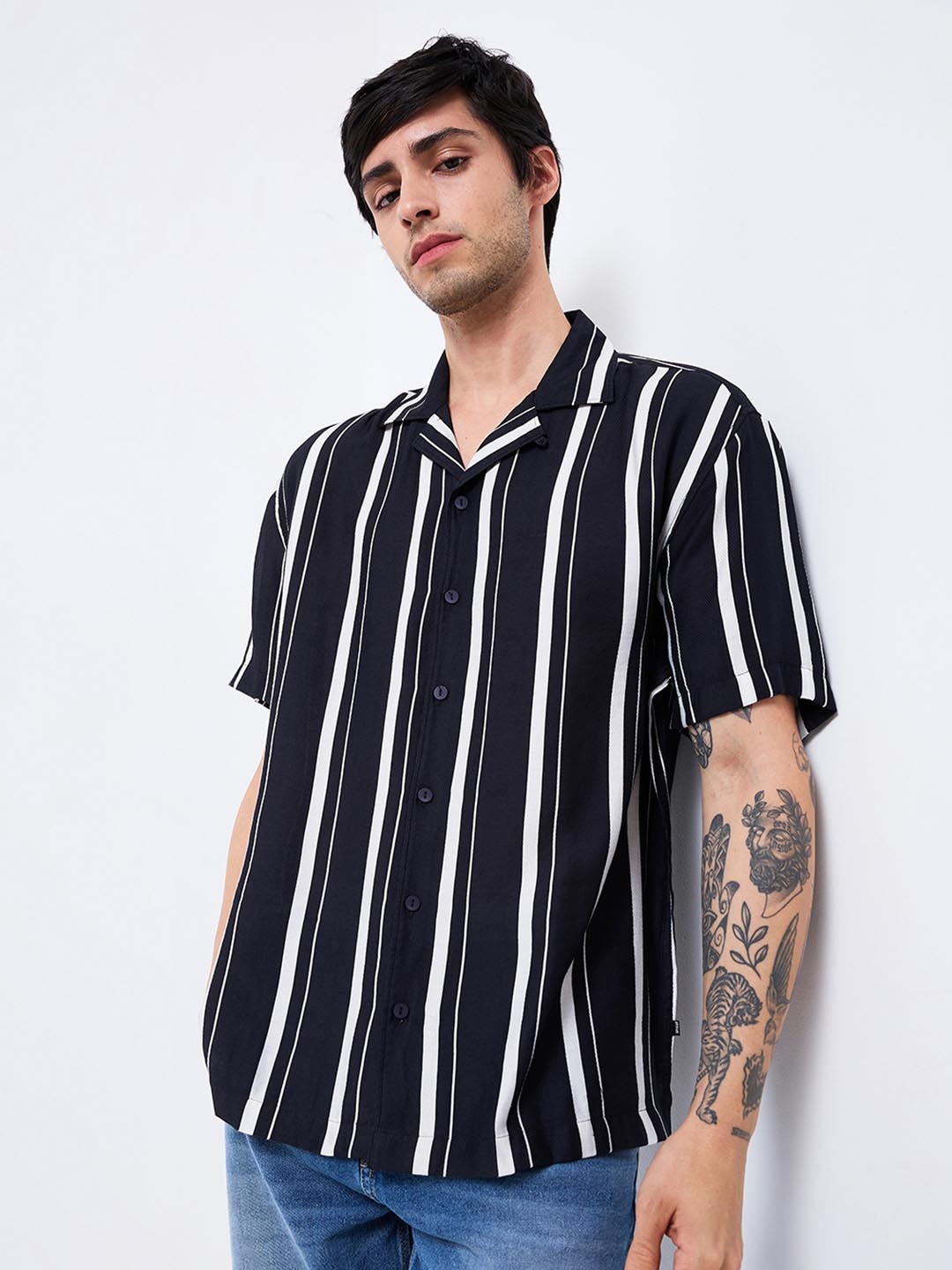 

SPYKAR Men Relaxed Fit Cuban Collar Vertical Striped Casual Shirt, Black