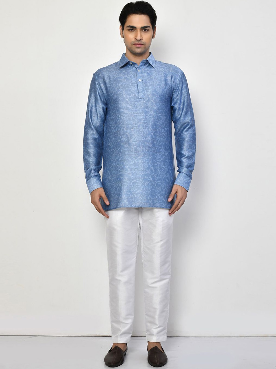 

Arihant Rai Sinha Men Floral Printed Regular Kurta with Trousers, Blue