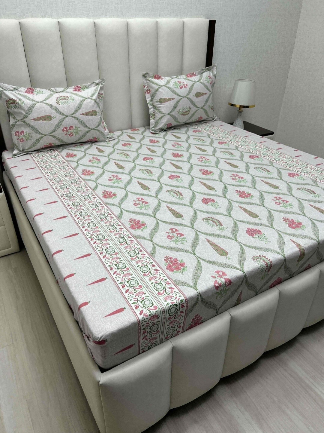 

Pure Decor Royal Passion Grey 300 TC Pure Cotton Queen Bedsheet Set 2.28 m x 2.54 m