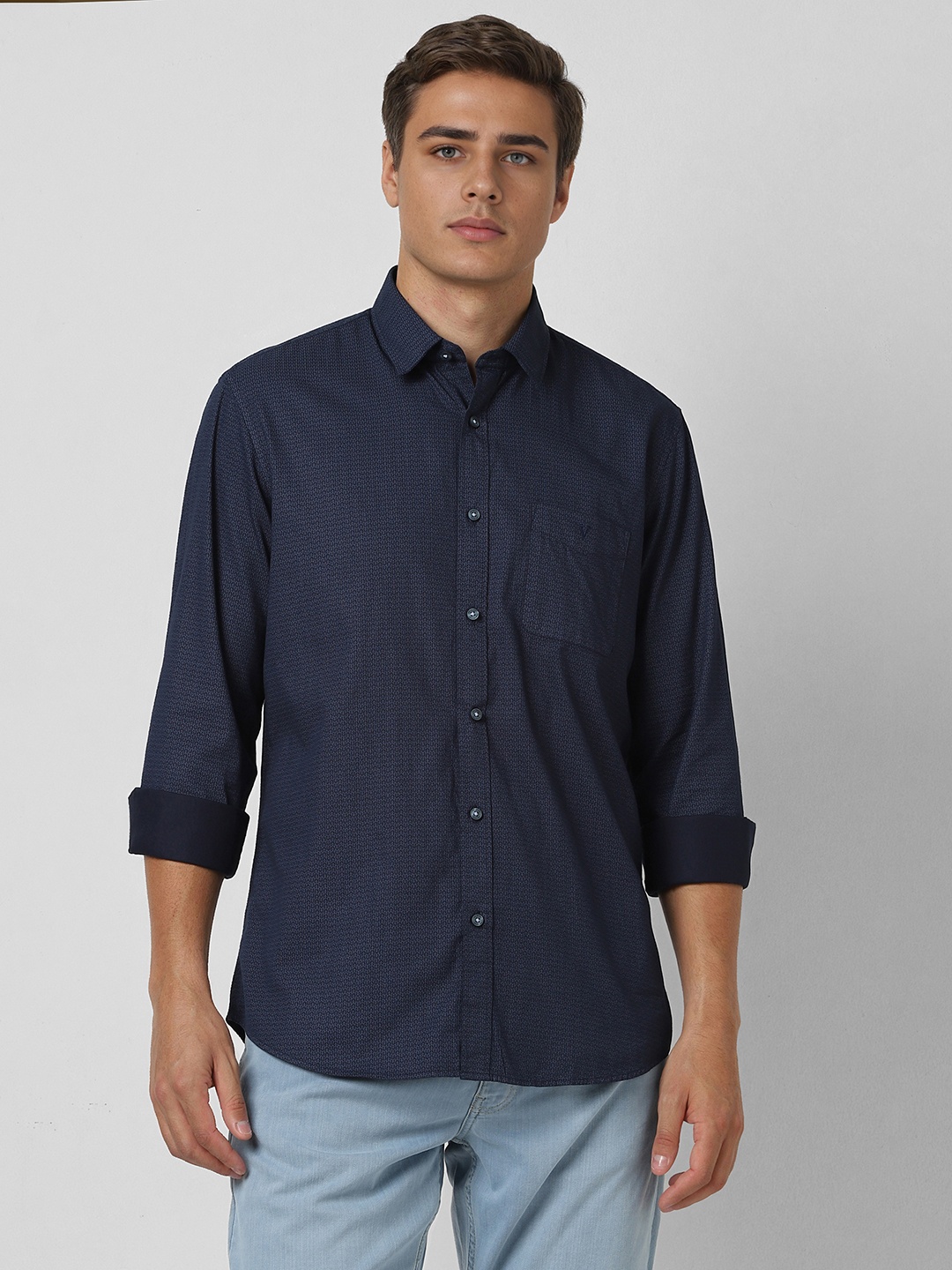 

Van Heusen Sport Men Geometric Printed Slim Fit Pure Cotton Casual Shirt, Navy blue