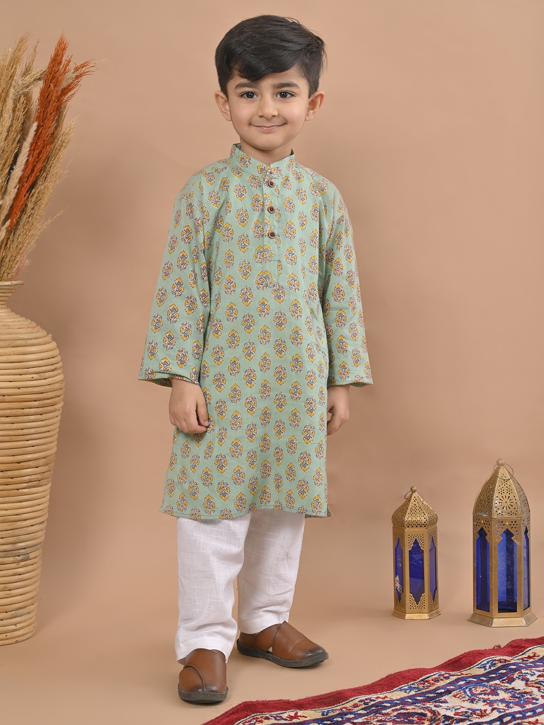 

Sangria Green Boys Floral Printed Mandarin Collar Pure Cotton Kurta With Pyjamas