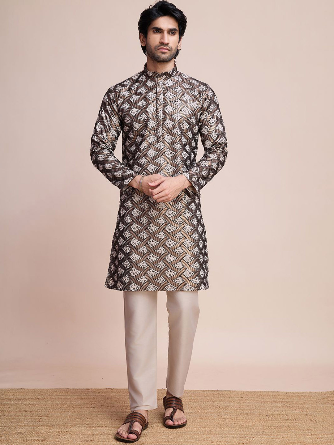 

SHUBHVASTRA Men Printed Sequinned Kurta, Beige