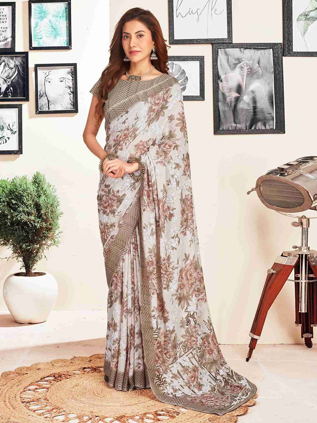 

HERE&NOW Floral Poly Georgette Saree, Brown