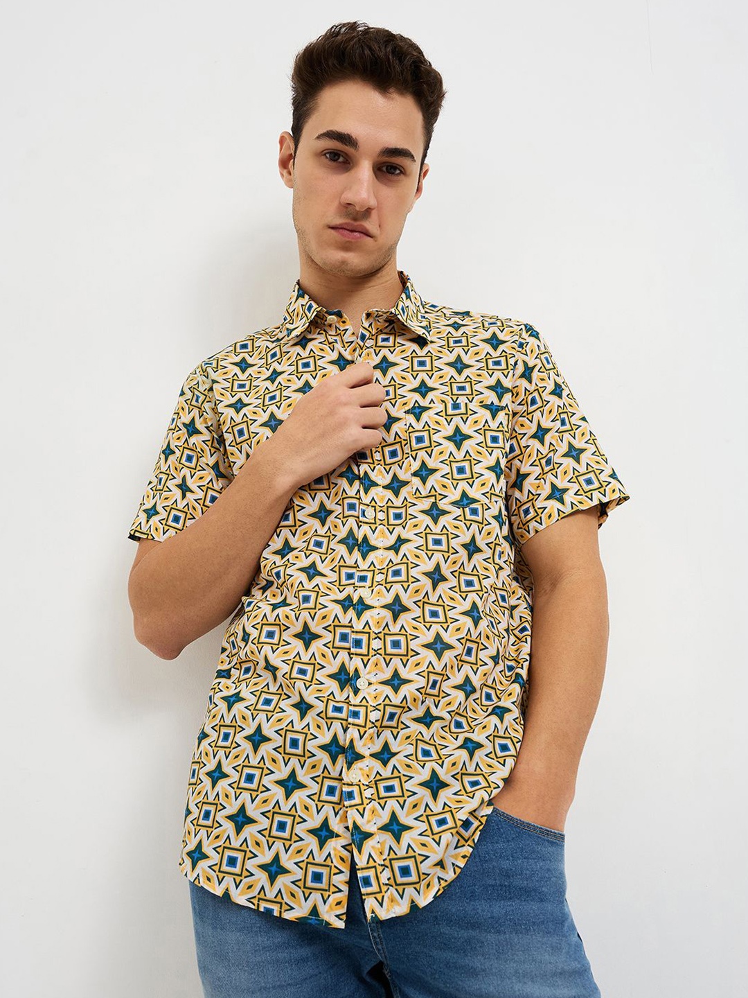

SPYKAR Men Spread Collar Geometric Printed Cotton Casual Shirt, Yellow