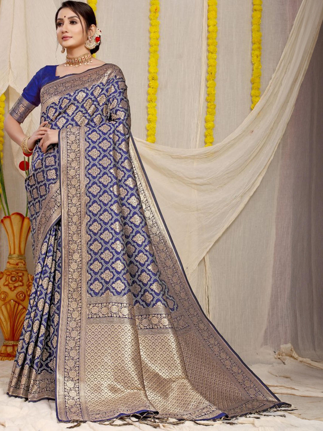 

amirat Woven Design Zari Pure Silk Banarasi Saree, Navy blue