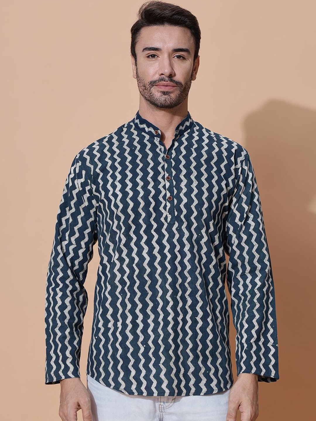 

MOSHI Men Geometric Printed Thread Work Kurta, Navy blue