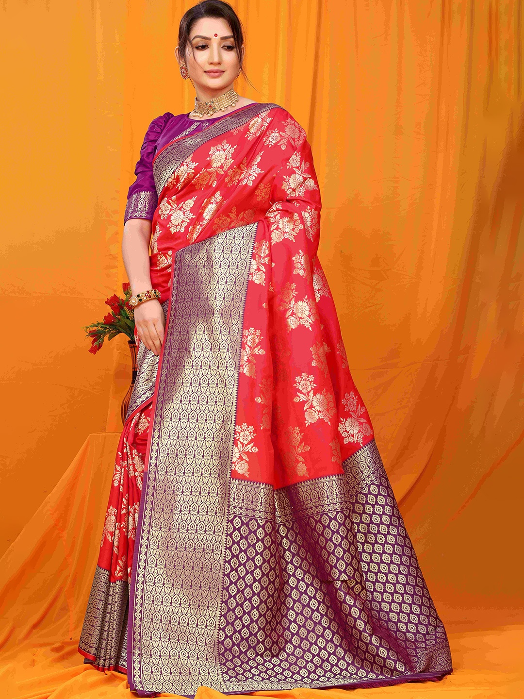 

amirat Woven Design Zari Pure Silk Banarasi Saree, Red