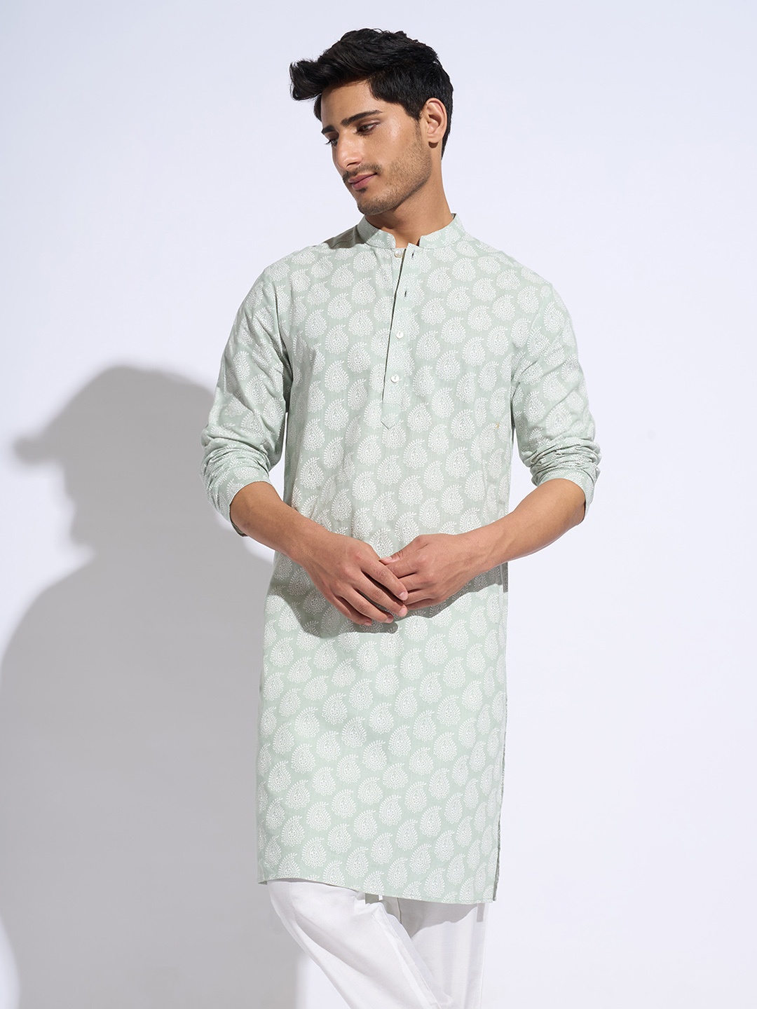 

indus route by Pantaloons Paisley Printed Mandarin Collar Pure Cotton Straight Kurta, Green