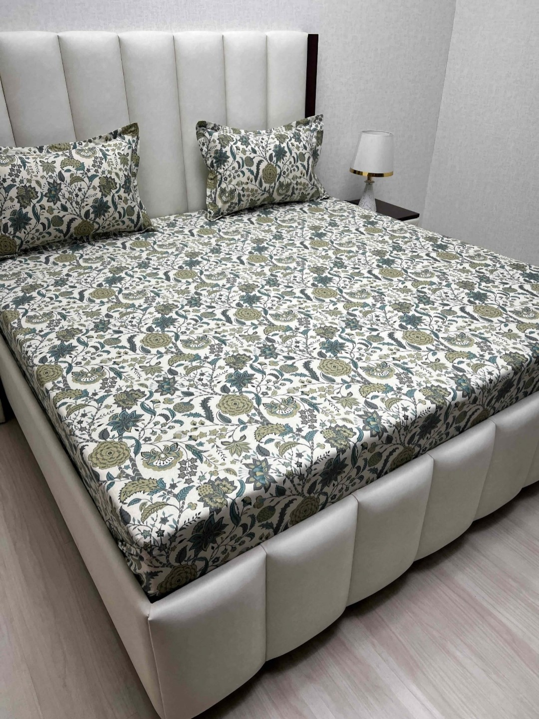 

Pure Decor Royal Passion White Printed Pure Cotton 330 TC Queen Bedsheet Set 2.28 x 2.54 m