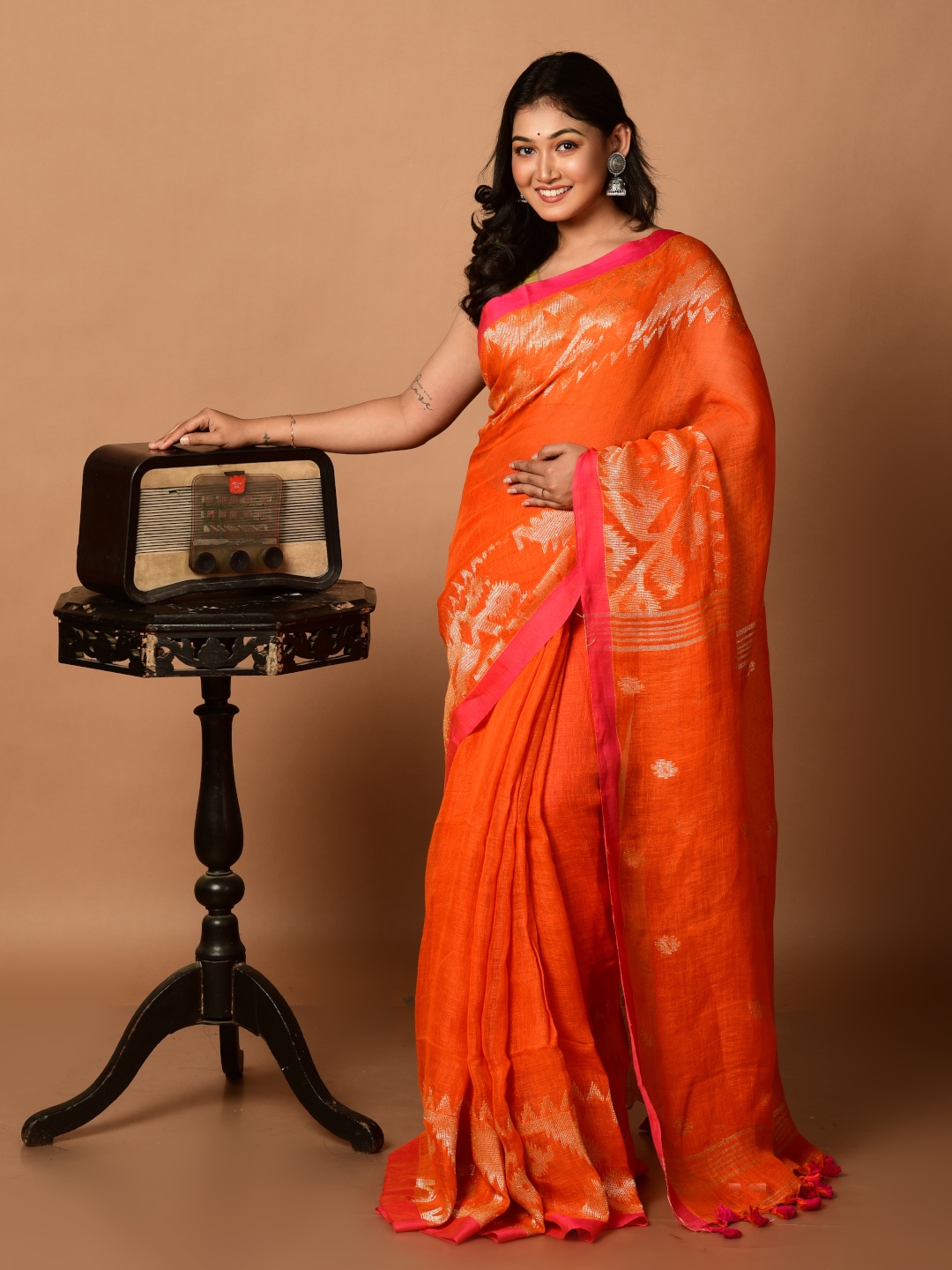 

Laa Calcutta Woven Design Pure Linen Saree, Orange