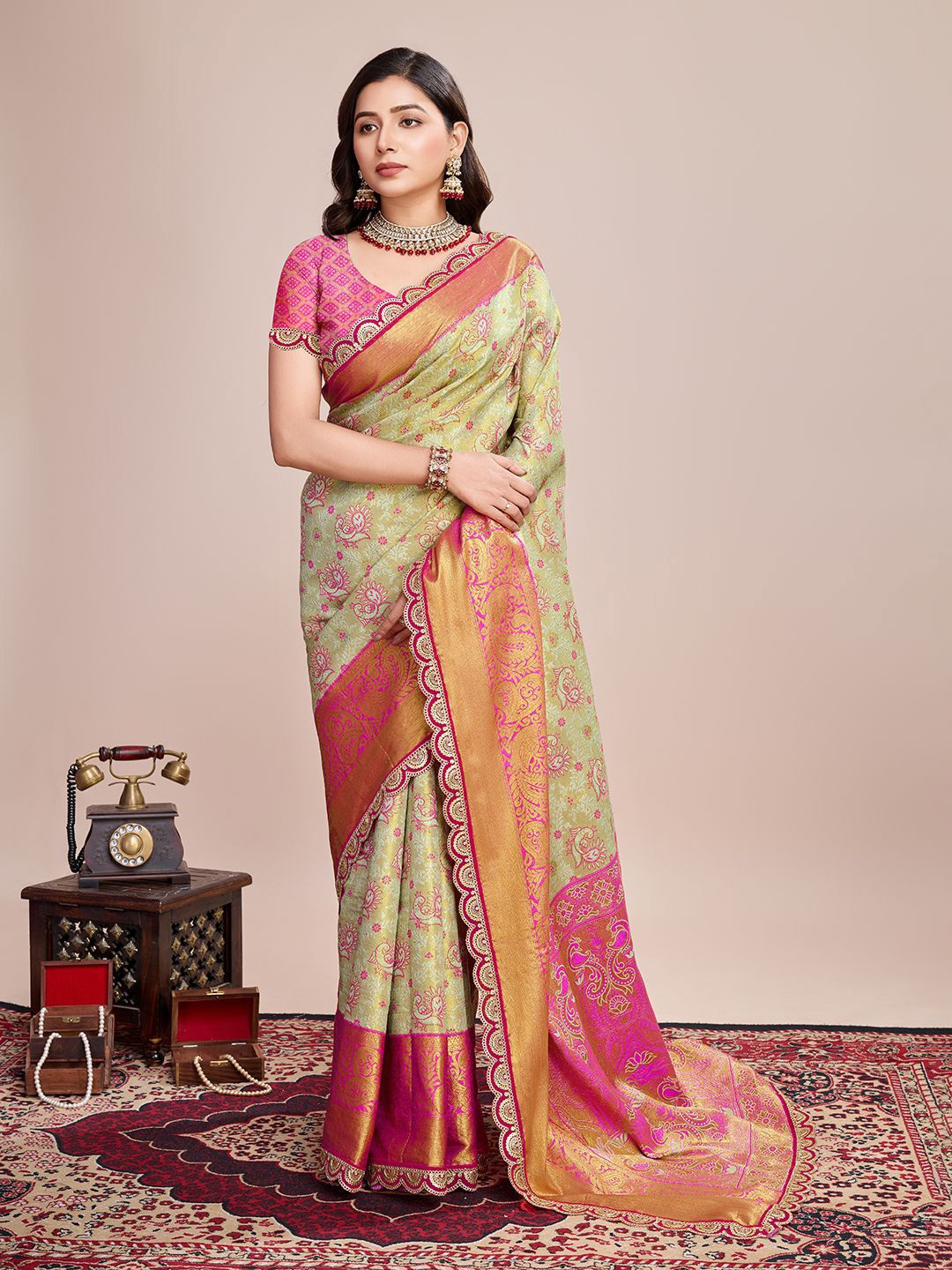 

Suha Woven Design Zari Art Silk Saree, Green