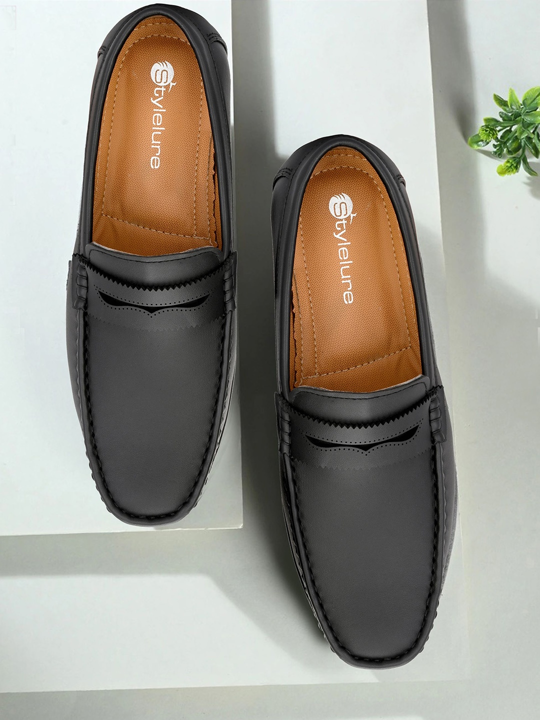 

Stylelure Men Textured Formal Loafers, Black