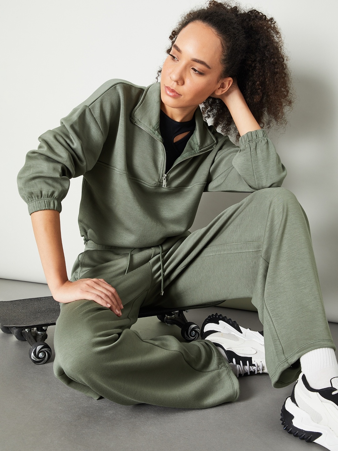 

max Women Mock Collar Sweatshirt, Green
