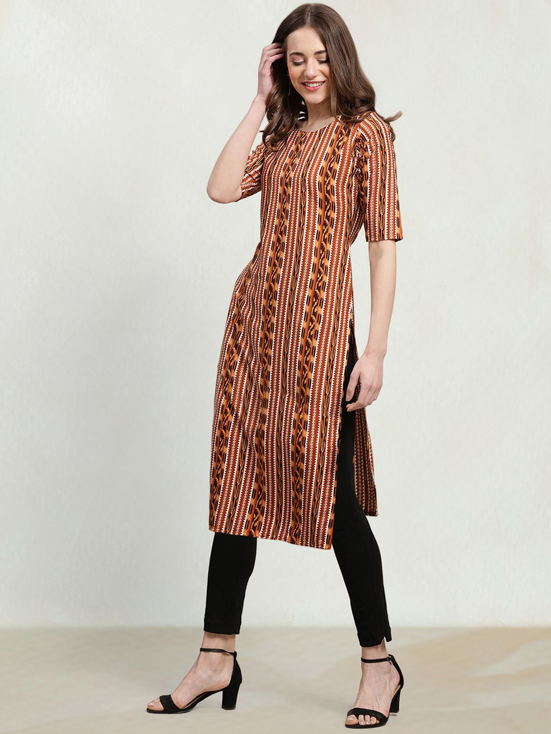 

Moda Rapido Geometric Printed Round Neck Straight Kurta, Black