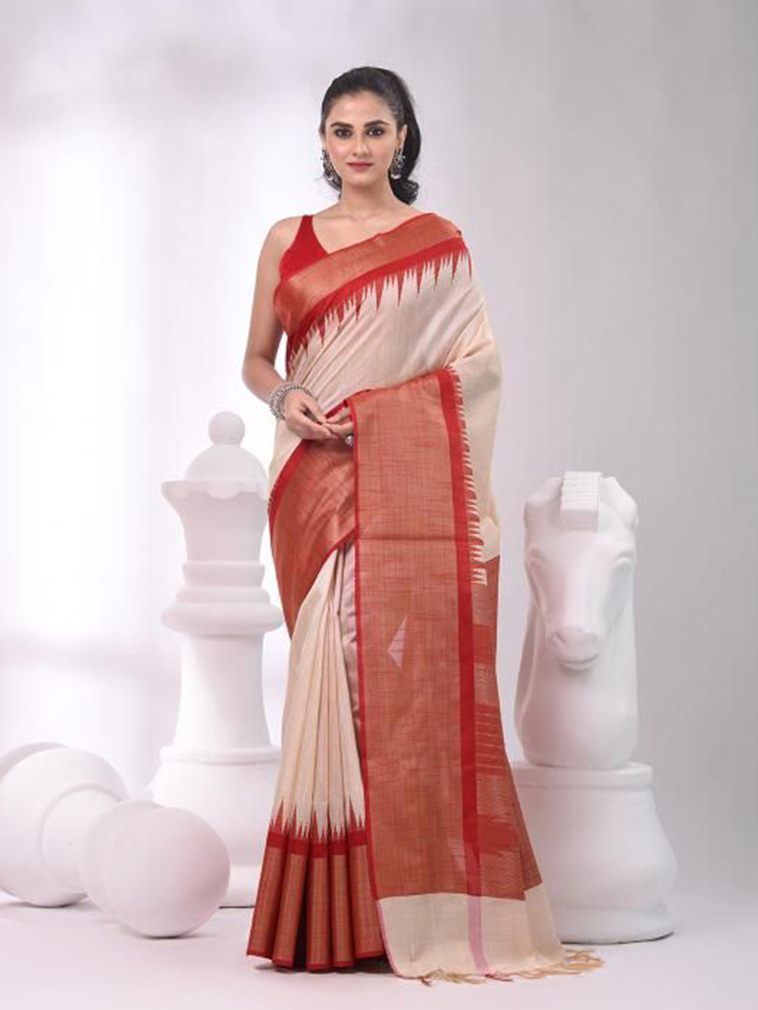 

VIBHAVARI Silk Blend Saree, Beige