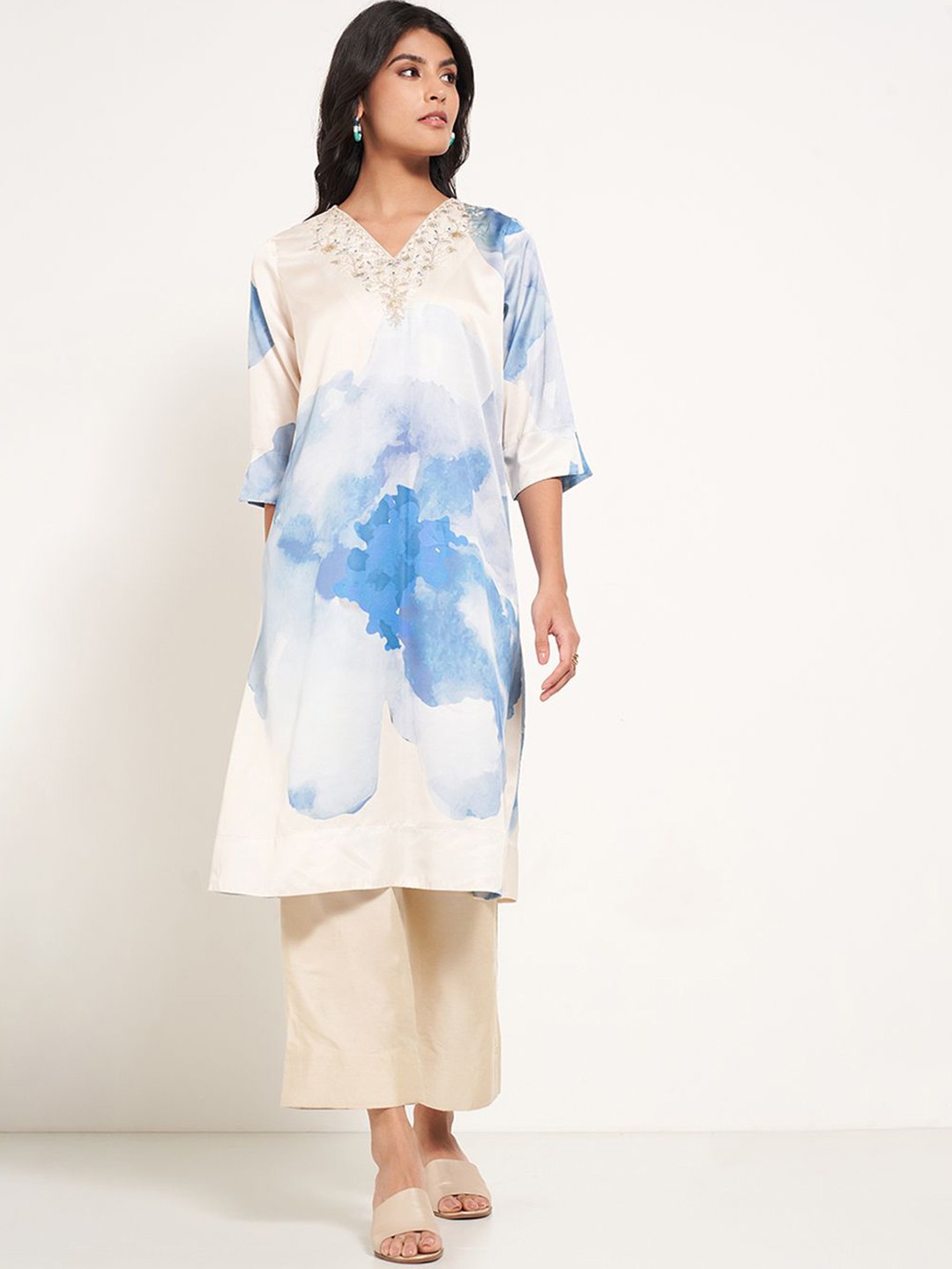 

RANGMANCH BY PANTALOONS Abstract Printed V-Neck Zari Straight Kurtas, White