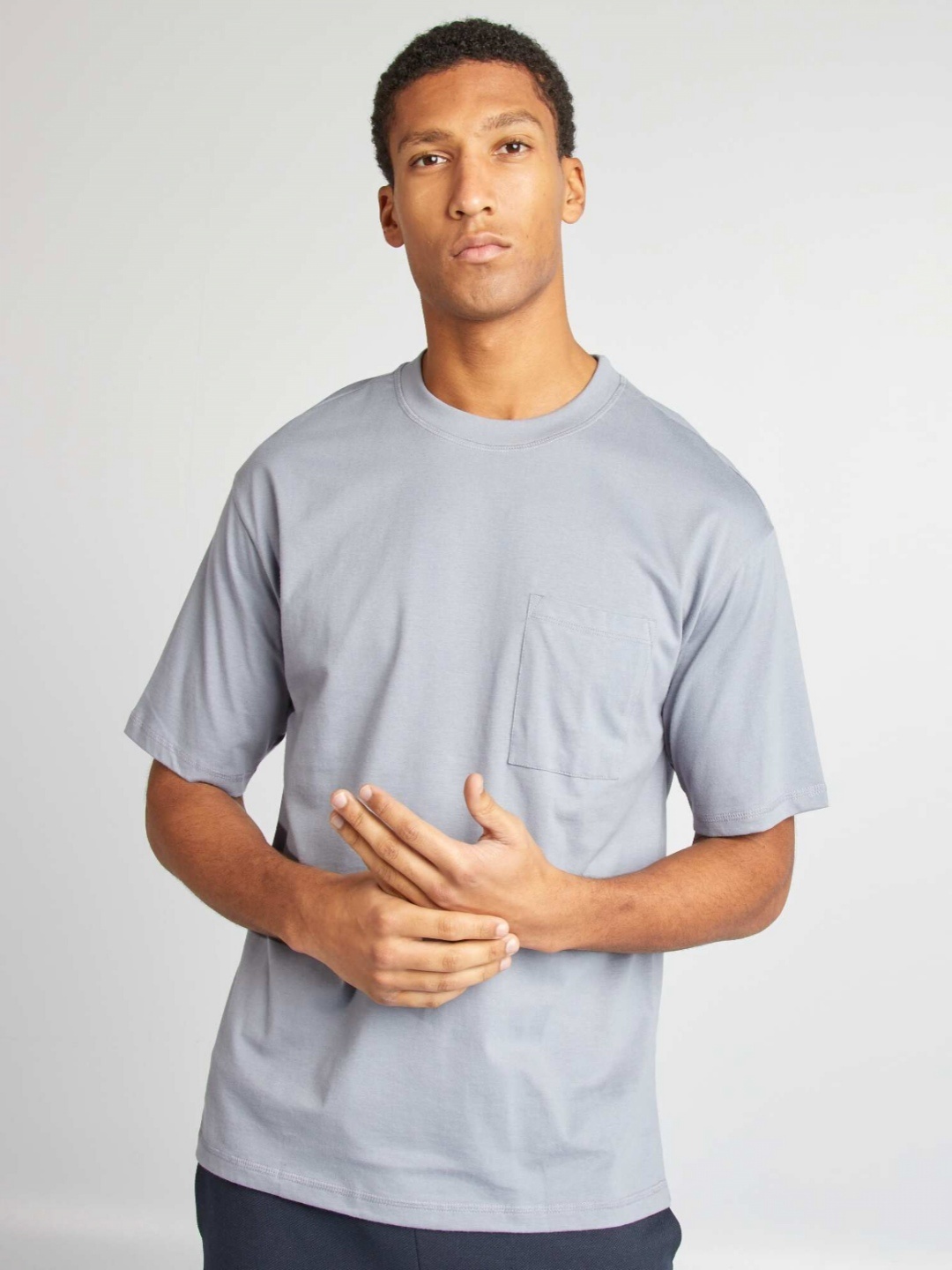 

KIABI Men Solid Round Neck Cotton T-shirt, Blue
