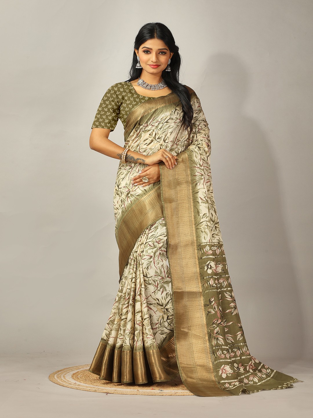 

A.V.M. SILK MILLS Floral Printed Zari Pure Crepe Saree, Green