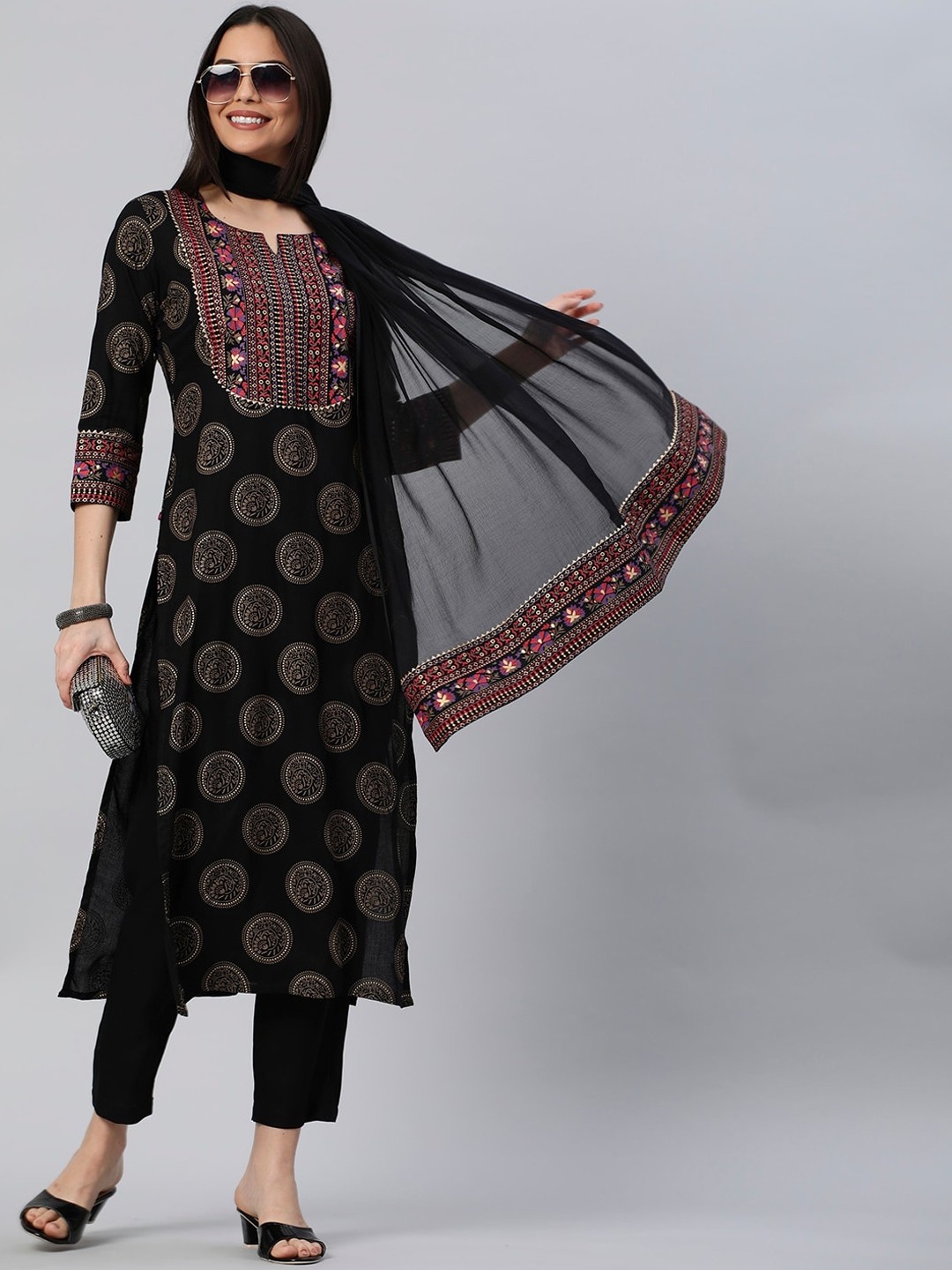 

DIVASTRI Floral Printed Straight Kurta With Trouser And Dupatta, Black