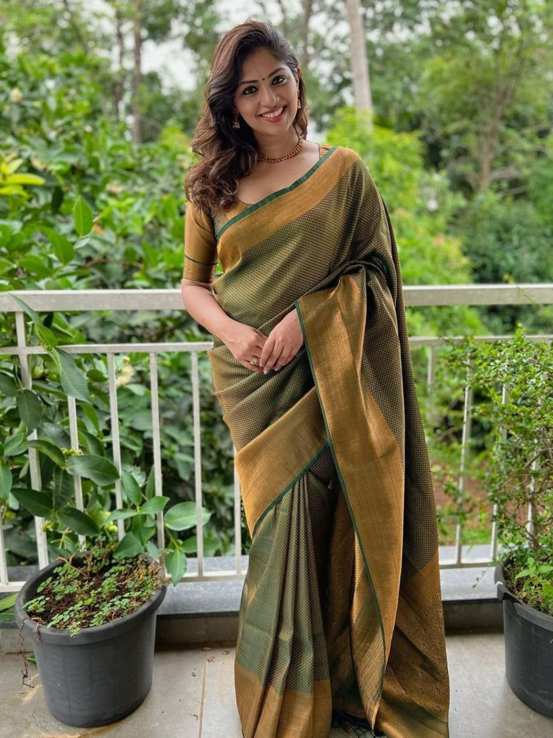 

Taslar Woven Design Zari Pure Silk Banarasi Saree, Green
