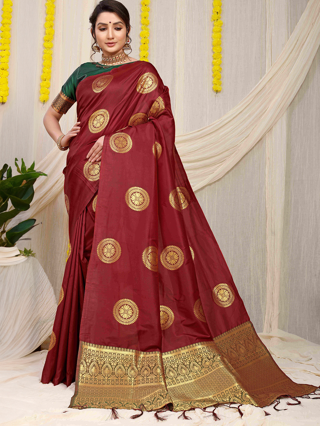 

amirat Woven Design Zari Pure Silk Banarasi Saree, Maroon