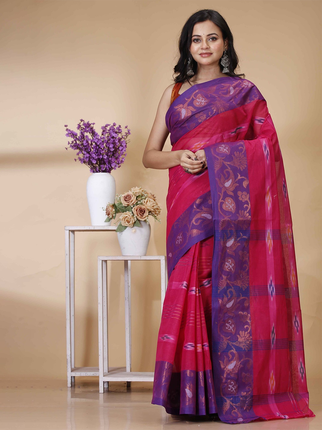 

SRILOK Woven Design Pure Cotton Fusion Taant Saree, Red