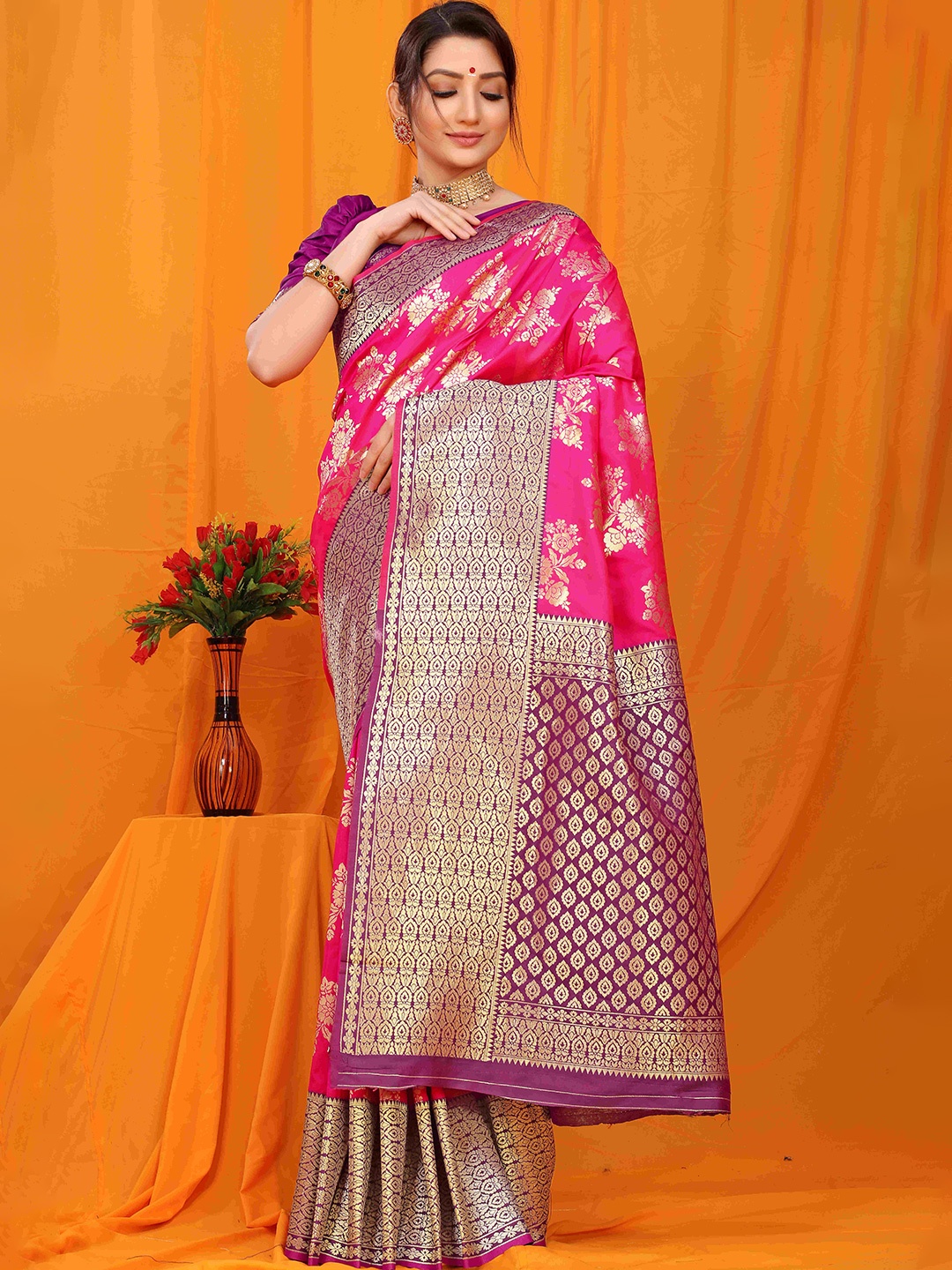 

amirat Woven Design Zari Pure Silk Banarasi Saree, Pink