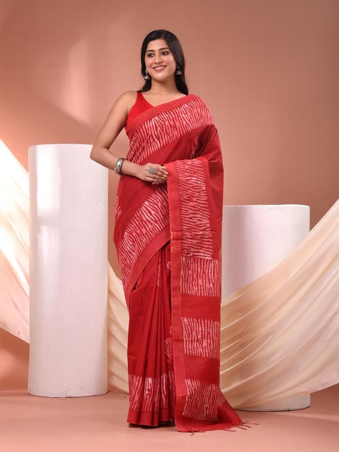 

VIBHAVARI Silk Cotton Saree, Red
