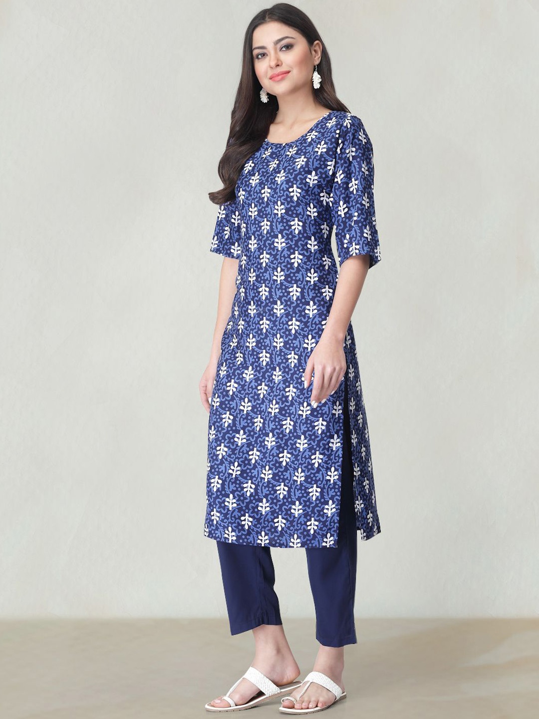 

Moda Rapido Floral Printed Round Neck Straight Kurta, Navy blue