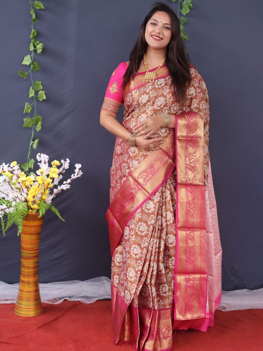 

amirat Woven Design Zari Pure Silk Kanjeevaram Saree, Maroon