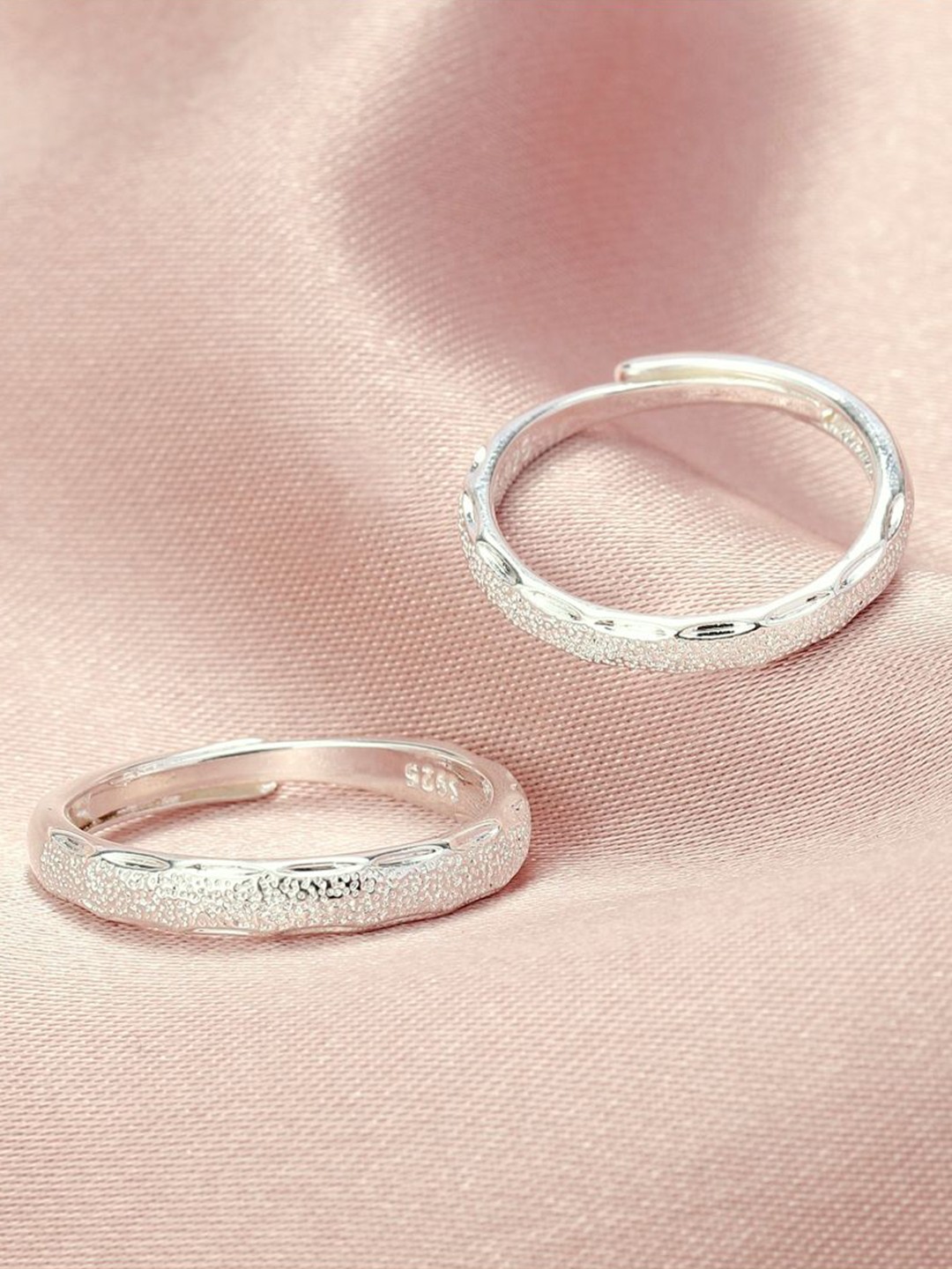

SALTY Unisex Set of 2 Soul Circle Shimmer Couple Rings, Silver