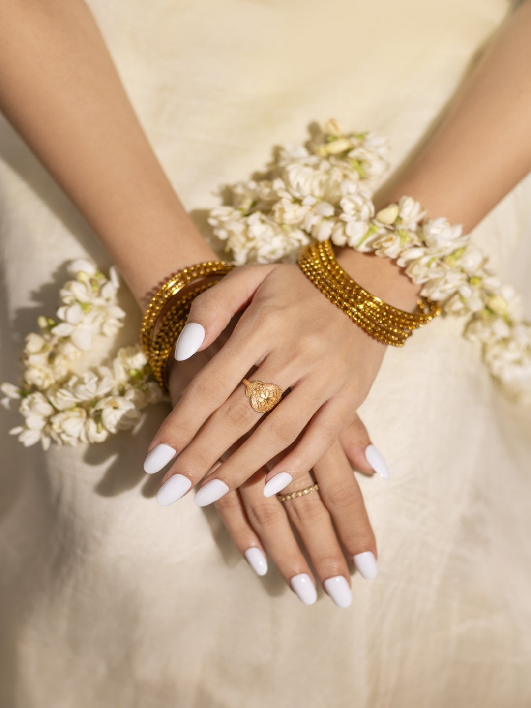 

AMOK STORE Set Of 12 Artificial Reusable Nails - Round Shaped For Bridal Occasions- White