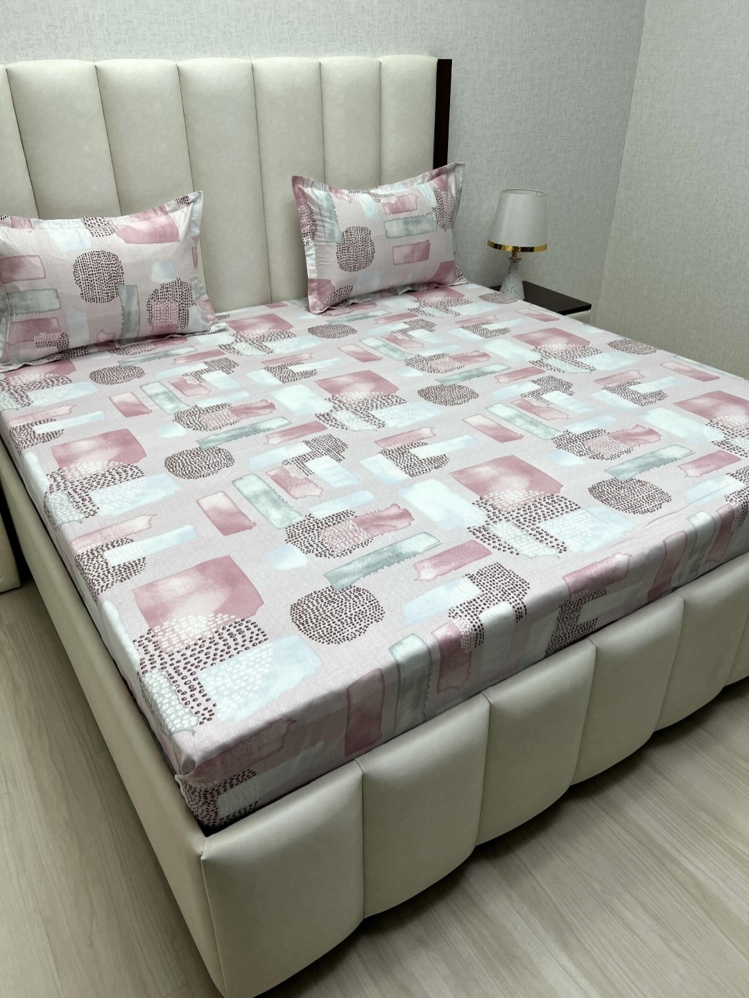 

Pure Decor Royal Passion Pink Printed Pure Cotton 330TC Queen Bedsheet Sets 2.28m x 2.54m