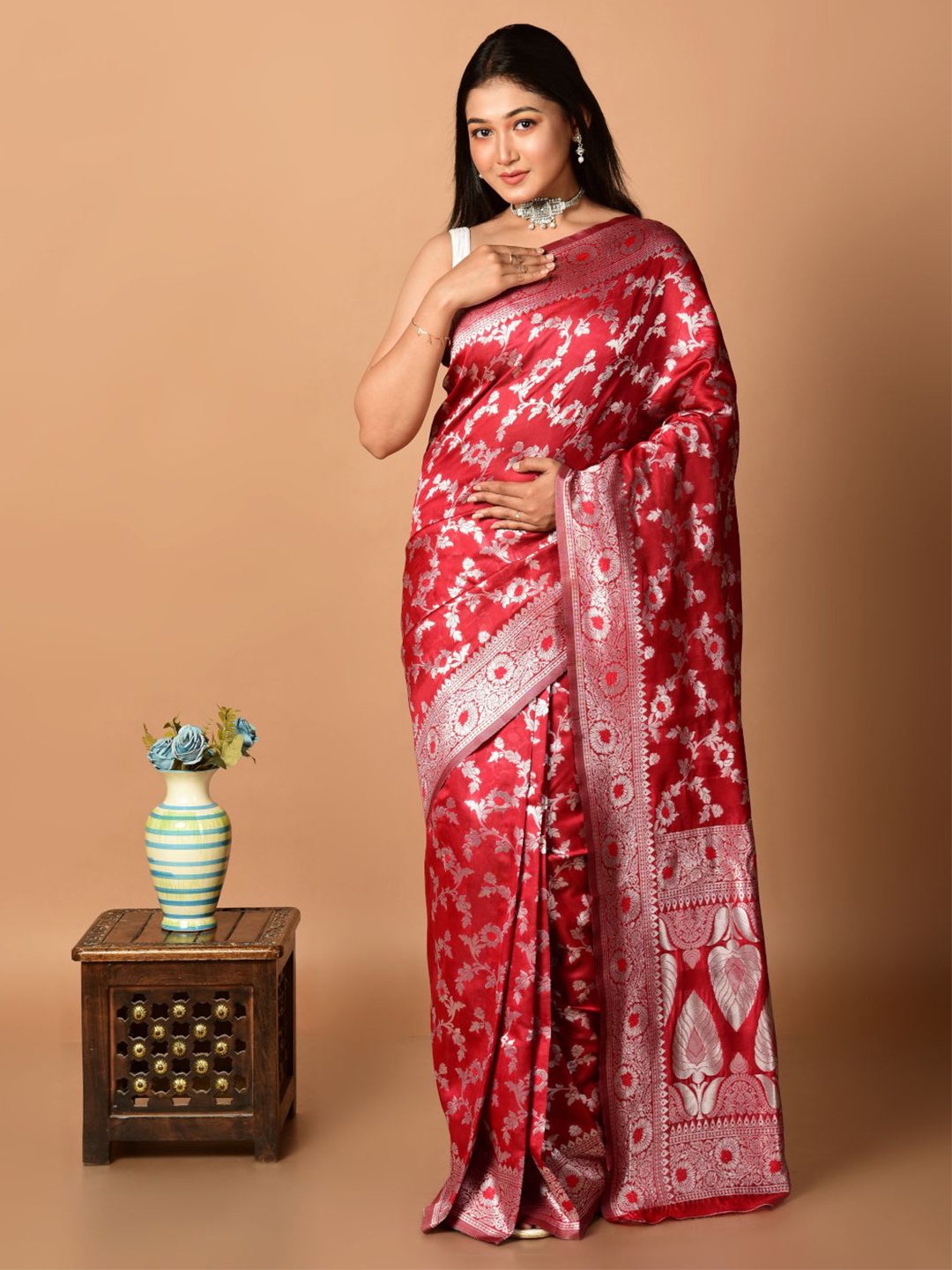 

HOUSE OF ARLI Woven Design Zari Banarasi Saree, Red