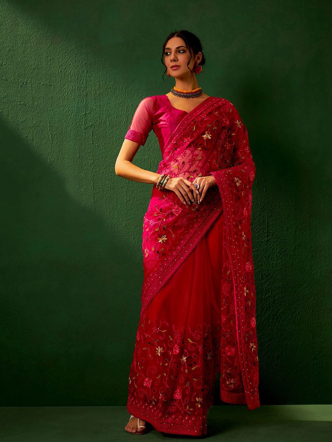 

DEVATITHI Ethnic Motifs Beads and Stones Net Saree, Magenta