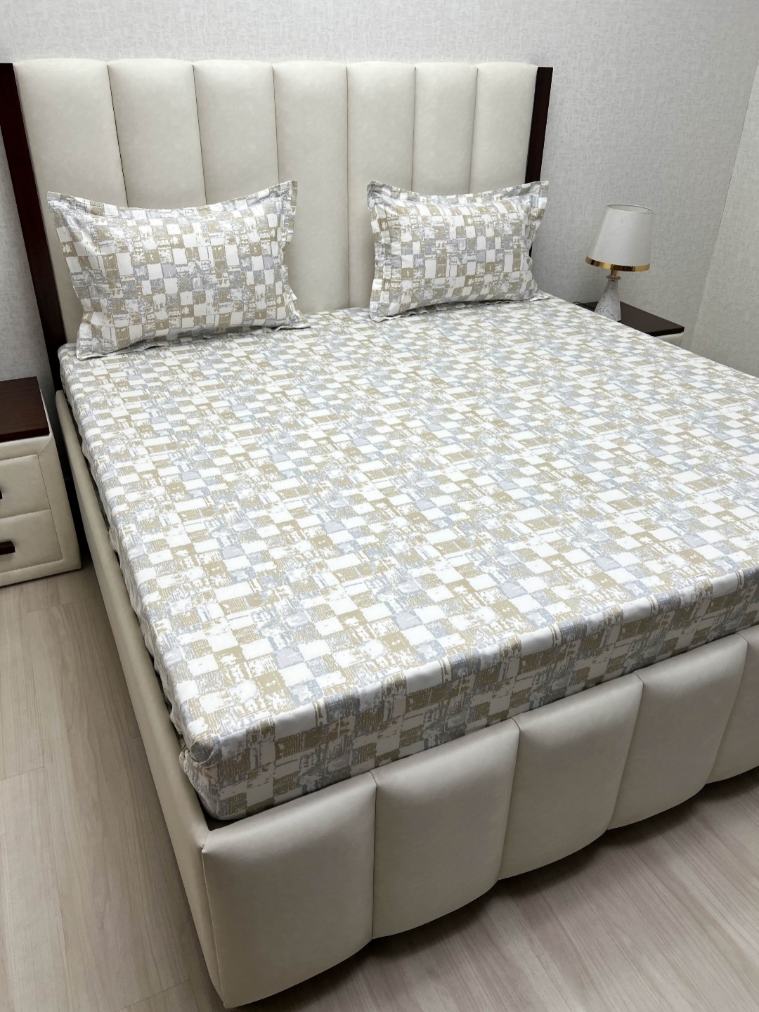 

Pure Decor Brown & White Geometric Queen Bedsheet with 2 Pillow Covers