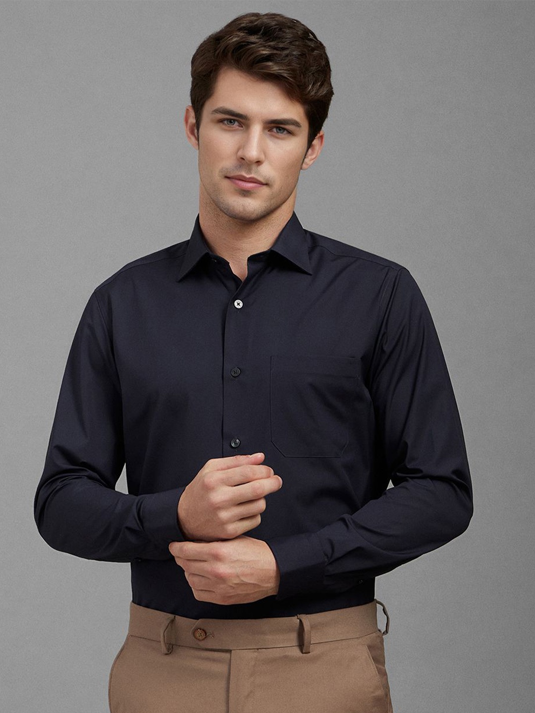 

Louis Philippe Men Classic Fit Spread Collar Solid Cotton Formal Shirt, Navy blue